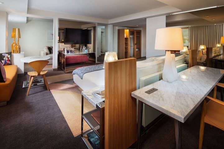 Room 10 of 98